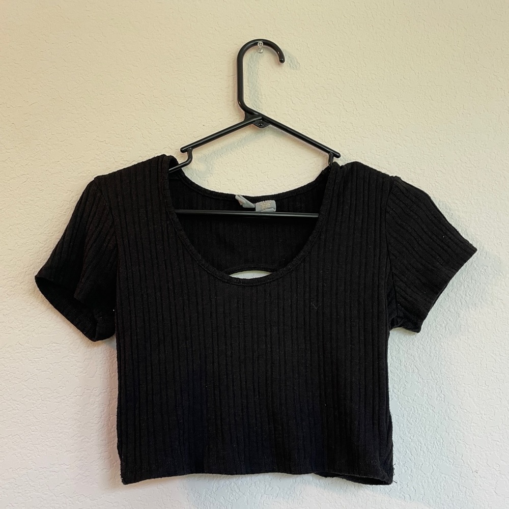 Tilly’s Black U-shaped cut black crop top